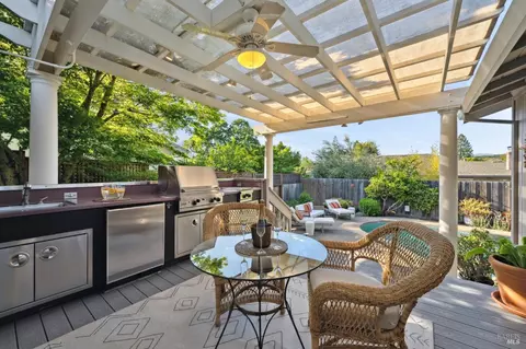 Exterior - 119 Smith Ct, Healdsburg, CA 95448 photo 6 of 22