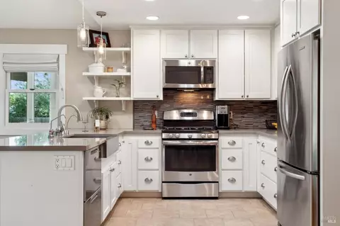 Kitchen - 119 Smith Ct, Healdsburg, CA 95448 photo 2 of 2