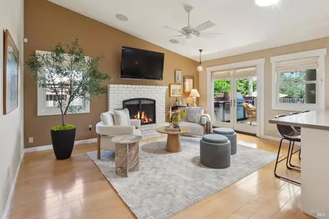Living - 119 Smith Ct, Healdsburg, CA 95448 photo 1 of 6