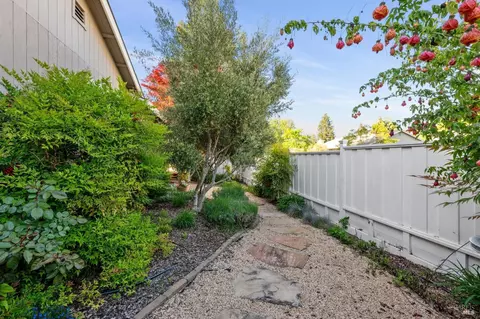 Exterior - 119 Smith Ct, Healdsburg, CA 95448 photo 19 of 22