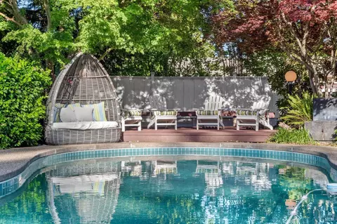 119 Smith Ct, Healdsburg, CA 95448