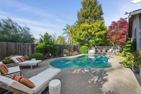 Exterior - 119 Smith Ct, Healdsburg, CA 95448 photo 10 of 22