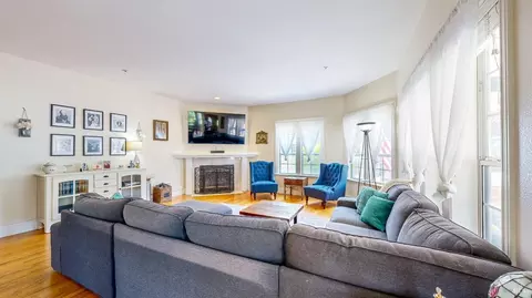 Living - 125 Oakbrook Ln, Cloverdale, CA 95425 photo 1 of 7