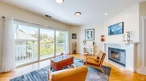 Living - 125 Oakbrook Ln, Cloverdale, CA 95425 photo 6 of 7