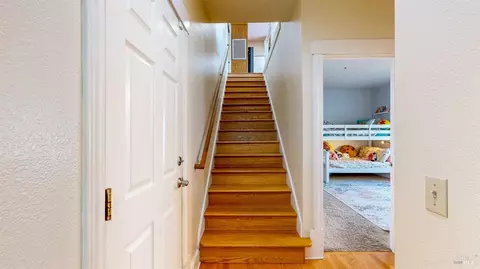 Entry Way - 125 Oakbrook Ln, Cloverdale, CA 95425 photo 2 of 2