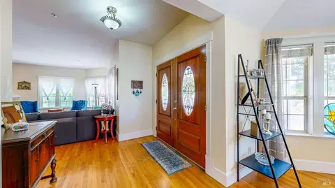 Entry Way - 125 Oakbrook Ln, Cloverdale, CA 95425 photo 1 of 2