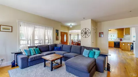 Living - 125 Oakbrook Ln, Cloverdale, CA 95425 photo 2 of 7