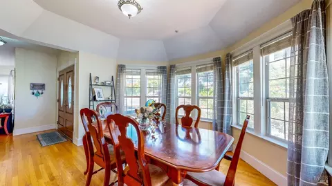 Dining - 125 Oakbrook Ln, Cloverdale, CA 95425 photo 2 of 2