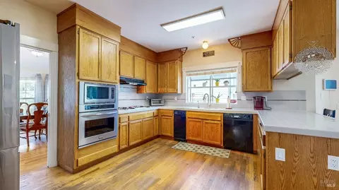 Kitchen - 125 Oakbrook Ln, Cloverdale, CA 95425 photo 3 of 3
