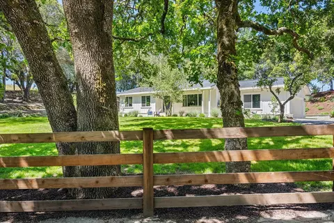 2618 Scotts Right Of Way, Sebastopol, CA 95472