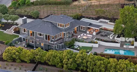 12 Nunes Dr, Novato, CA 94945
