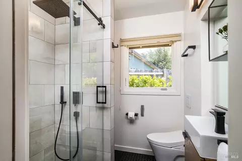 Bath - 229 Cardinal Rd, Mill Valley, CA 94941 photo 3 of 3
