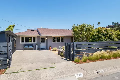 Exterior - 229 Cardinal Rd, Mill Valley, CA 94941 photo 10 of 17