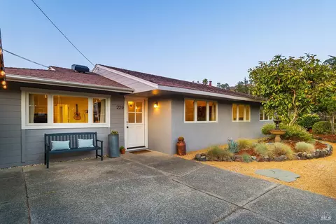 Exterior - 229 Cardinal Rd, Mill Valley, CA 94941 photo 12 of 17