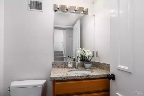 Bath - 728 Walnut Ct, Novato, CA 94945 photo 3 of 3