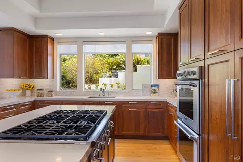 Kitchen - 205 Taylor Rd, Tiburon, CA 94920 photo 5 of 7