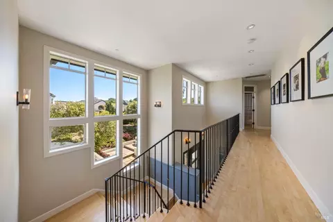 Entry Way - 205 Taylor Rd, Tiburon, CA 94920 photo 3 of 5