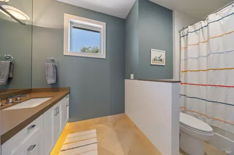 Bath - 205 Taylor Rd, Tiburon, CA 94920 photo 8 of 8