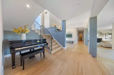 Entry Way - 205 Taylor Rd, Tiburon, CA 94920 photo 2 of 5