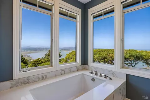 Bath - 205 Taylor Rd, Tiburon, CA 94920 photo 6 of 8