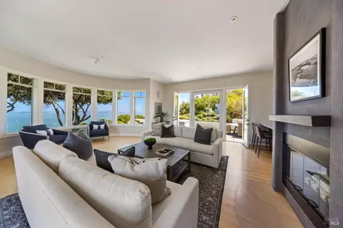 Living - 205 Taylor Rd, Tiburon, CA 94920 photo 2 of 7