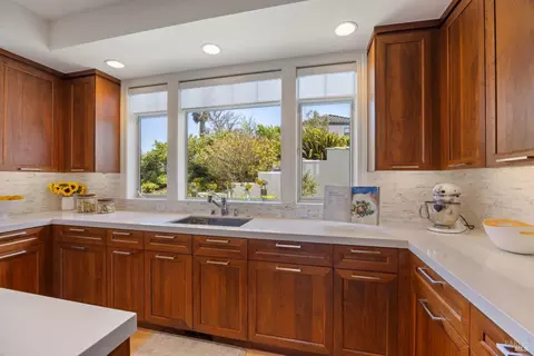 Kitchen - 205 Taylor Rd, Tiburon, CA 94920 photo 6 of 7