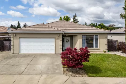 458 Kennwood Dr, Ukiah, CA 95482