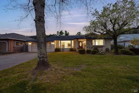 7418 Oakmont Dr, Santa Rosa, CA 95409