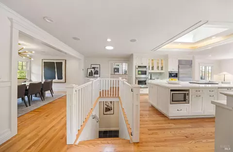 Kitchen - 44 Mirabel Ave, Mill Valley, CA 94941 photo 9 of 11