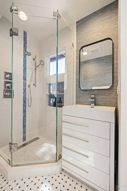 Bath - 44 Mirabel Ave, Mill Valley, CA 94941 photo 7 of 10