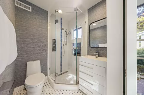 Bath - 44 Mirabel Ave, Mill Valley, CA 94941 photo 6 of 10