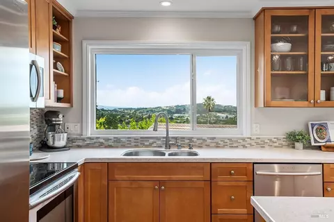 80 Drakewood Ln, Novato, CA 94947