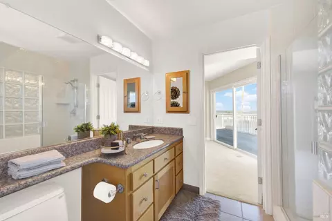 Bath - 8560 Holmes Ln, Winters, CA 95694 photo 3 of 7