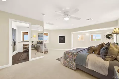 Bedroom - 8560 Holmes Ln, Winters, CA 95694 photo 4 of 7