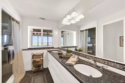 Bath - 8560 Holmes Ln, Winters, CA 95694 photo 5 of 7