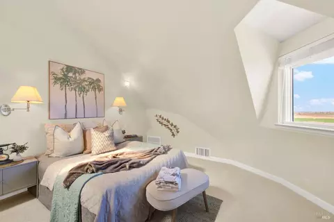 Bedroom - 8560 Holmes Ln, Winters, CA 95694 photo 1 of 7