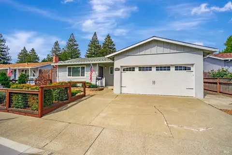 437 Surrey Dr, Santa Rosa, CA 95401