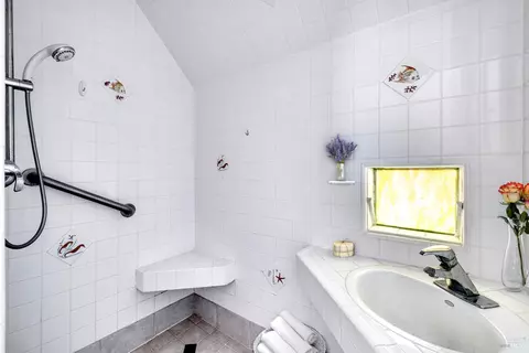 Bath - 100 5th St, Petaluma, CA 94952 photo 1 of 2