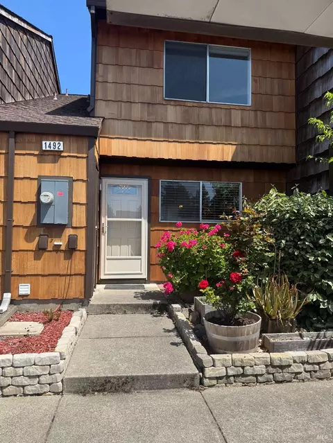 1492 Parkway Dr, Rohnert Park, CA 94928