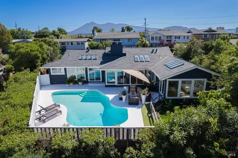 154 Ridgewood Dr, San Rafael, CA 94901