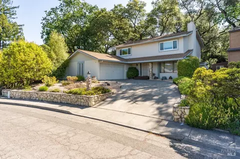 436 Candlelight Dr, Santa Rosa, CA 95403