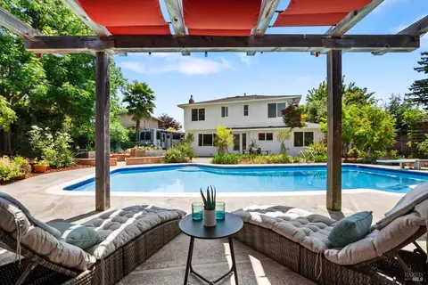 1548 Parkwood Ct, Napa, CA 94558