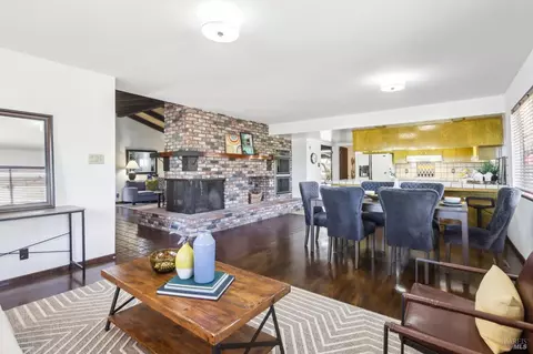 635 E 5th St, Benicia, CA 94510 photo 4