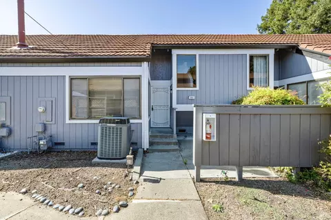 5062 Country Club Dr, Rohnert Park, CA 94928