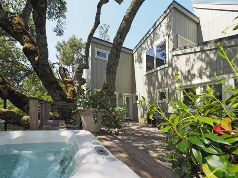 23078 Vineyard Rd, Geyserville, CA 95441