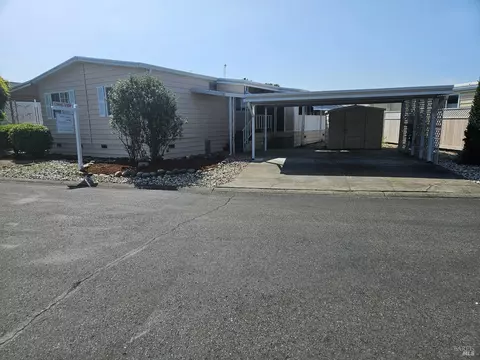 111 Estrella Dr #111, Santa Rosa, CA 95403