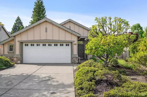 104 Plumeria Ct, Cloverdale, CA 95425