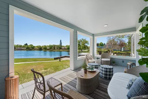 9560 Lakewood Dr, Windsor, CA 95492