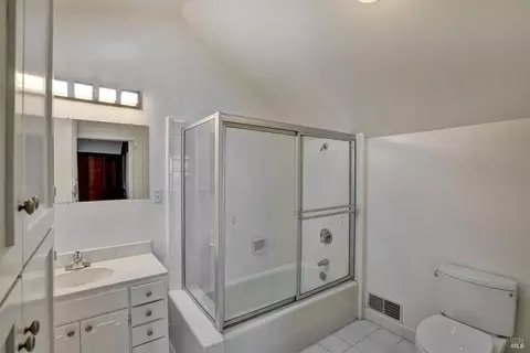 Bath - 48 Bulkley Ave, Sausalito, CA 94965 photo 5 of 5