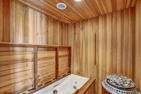 Bath - 48 Bulkley Ave, Sausalito, CA 94965 photo 3 of 5